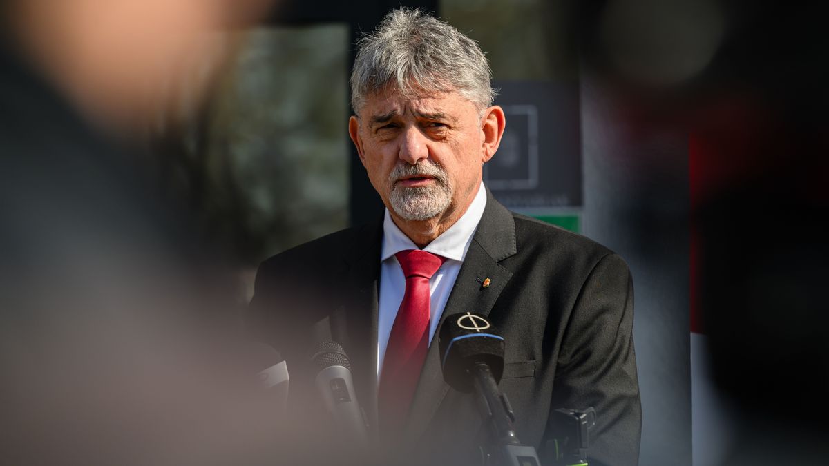 Siófok, 2026. március 6.
György István, a Közigazgatási és Területfejlesztési Minisztérium területi közigazgatásért felelős államtitkára beszédet mond az új kormányablak átadásán Siófokon 2026. március 6-án.
MTI/Vasvári Tamás