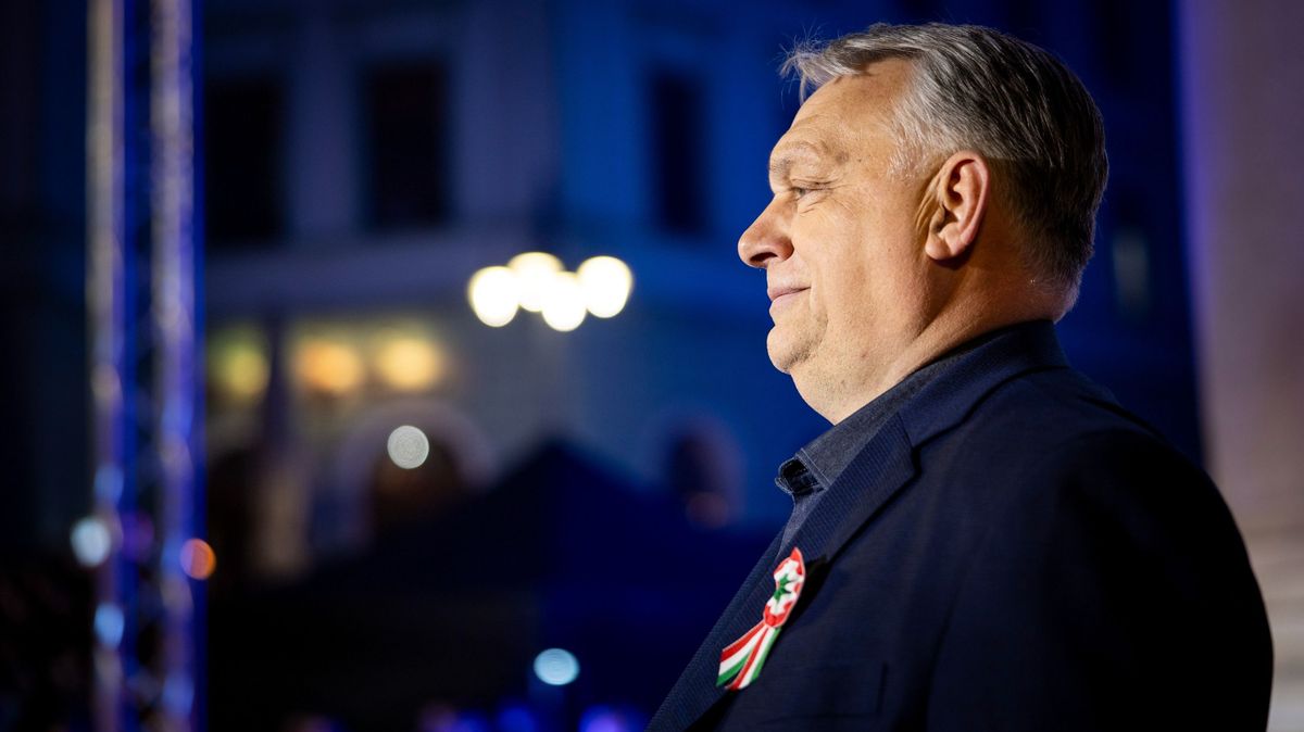 Kaposvár, 2026. március 16. A Miniszterelnöki Kommunikációs Főosztály által közreadott képen Orbán Viktor miniszterelnök, a Fidesz elnöke országjárásának kaposvári állomásán, a Kossuth téren 2026. március 16-án