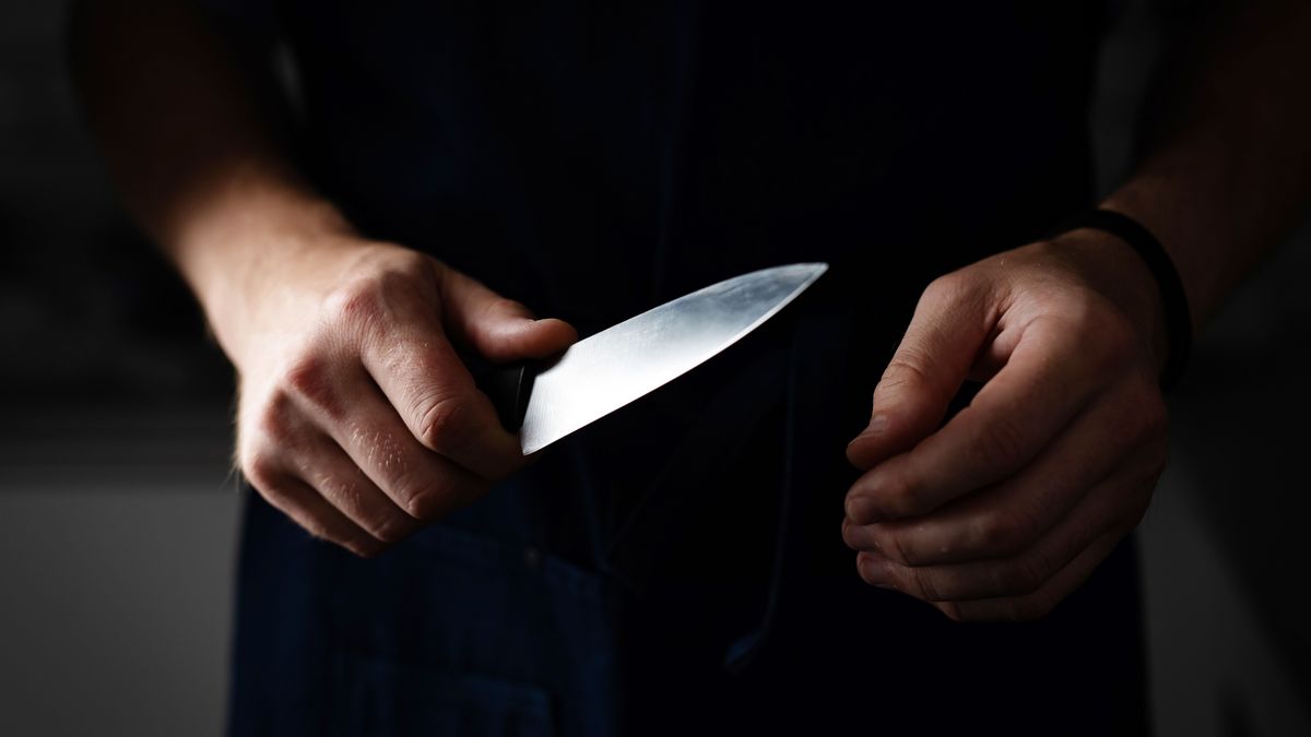 Emberölés miatt emeltek vádat a feleségét halálra szúró férfi ellen