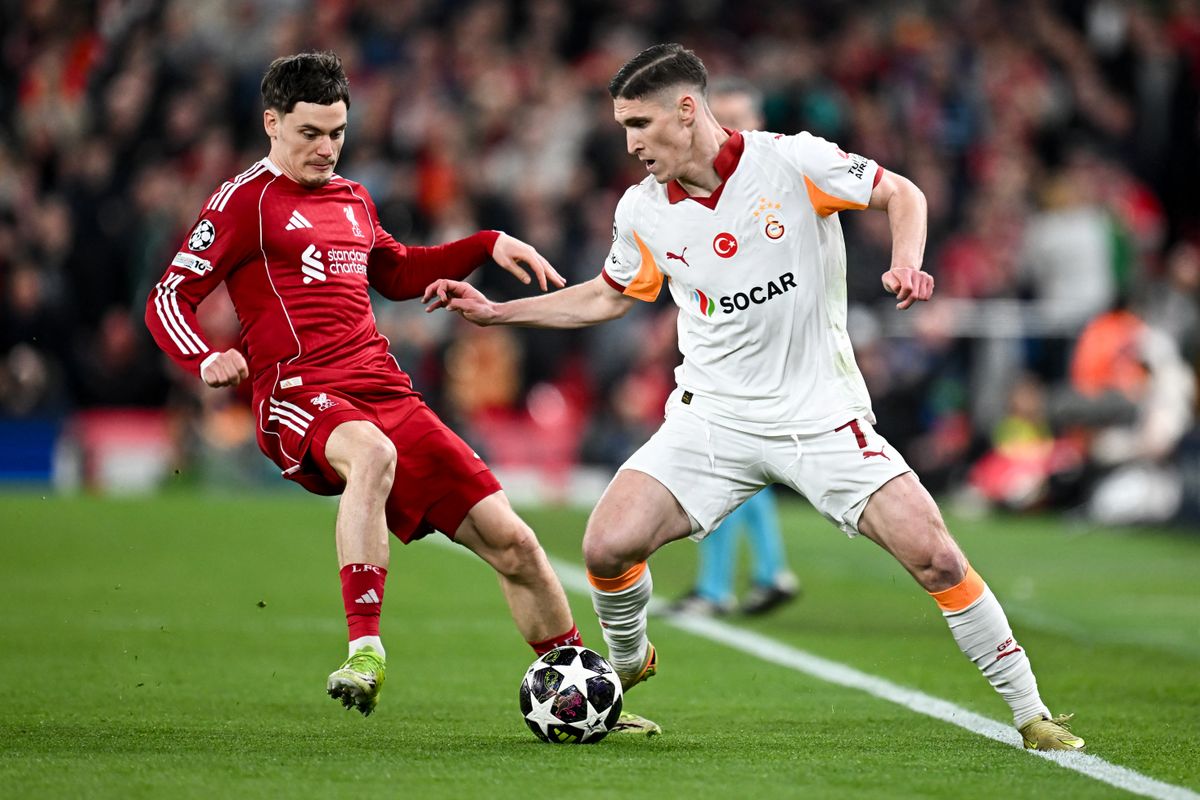 Sallai Rolandék (jobbra) jó helyzetből várták a visszavágót, de nagy verést kaptak Liverpoolban