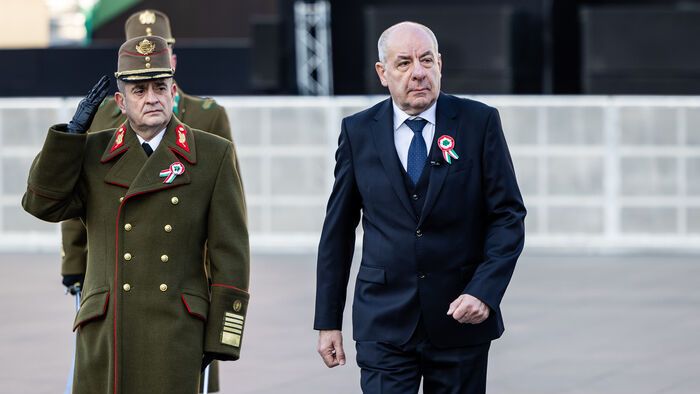 zászlófelvonás március 15.