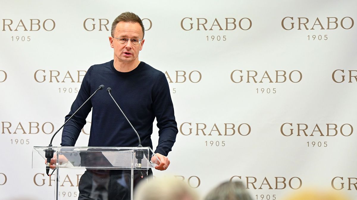 Szijjártó Péter: Ukrajna több pénzt csinál a háborúból, mint amennyit békeidőben elő tud állítani