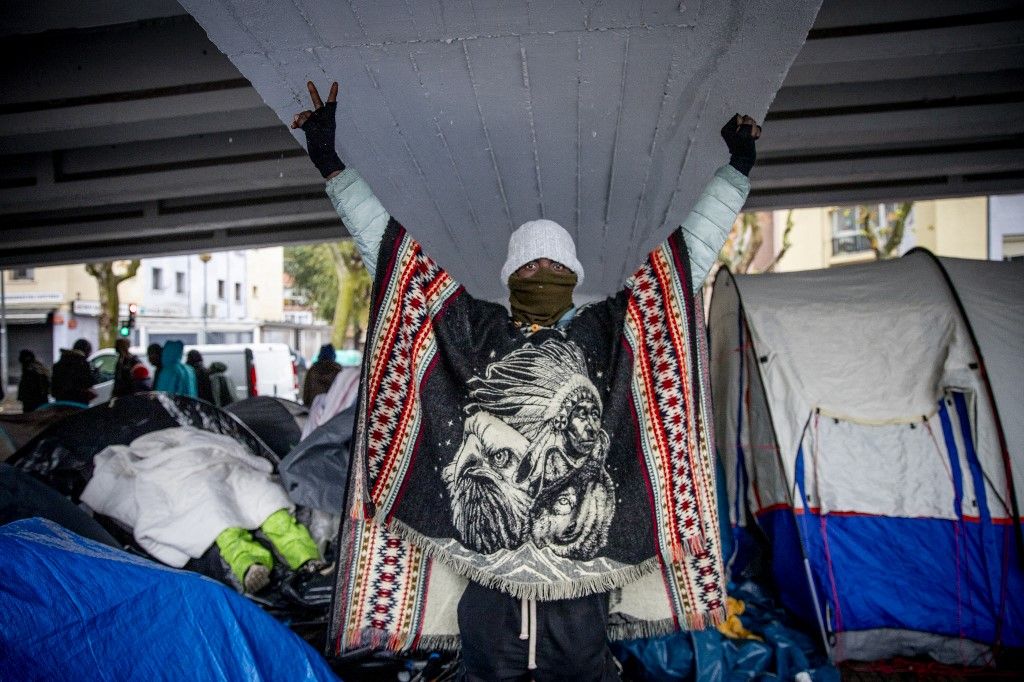 Uniós jogot sért, ha Spanyolország tartózkodási engedélyt ad félmilliónál is több migránsnak (Illusztráció, forrás: NurPhoto via AFP)