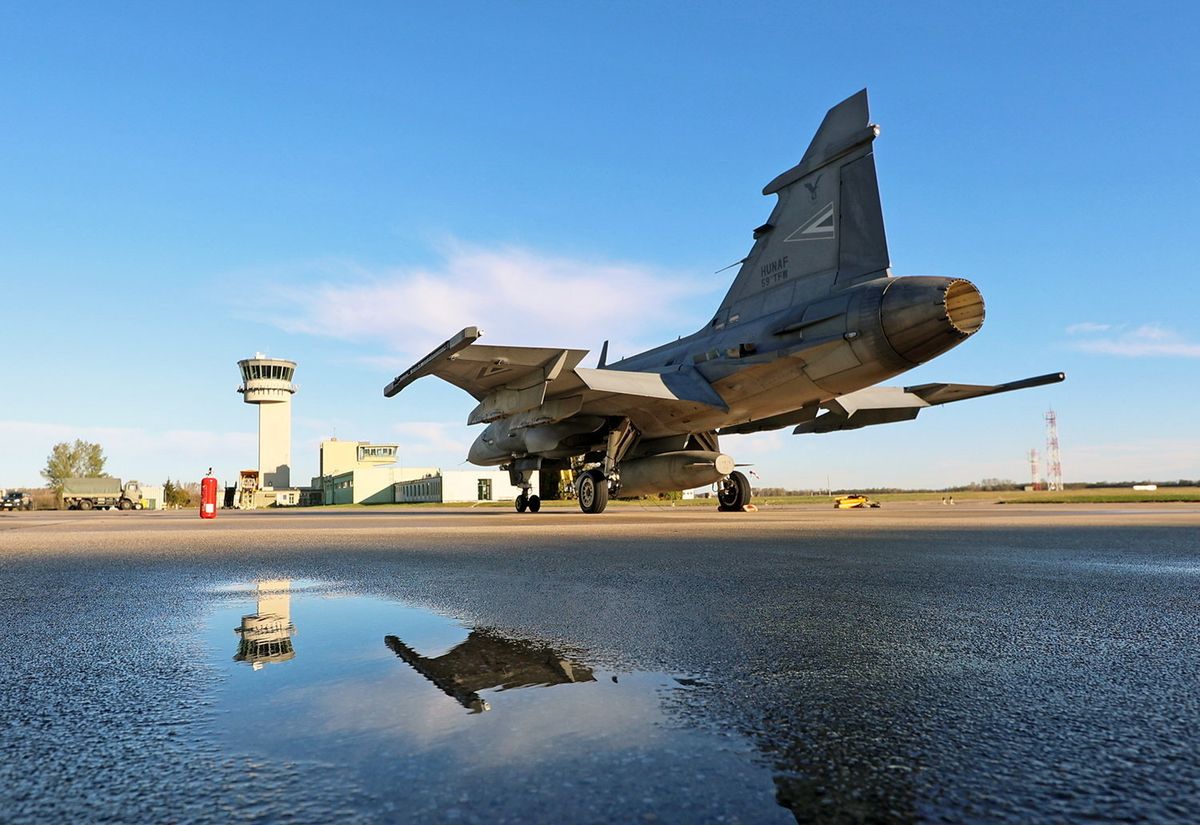A honvédség egyik Gripene a pápai repülőtéren (Forrás: Honvédelem.hu)