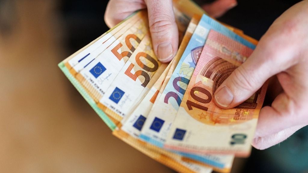 A sztrájk célja a nők jogainak megerősítése: ők 6-8 ezer euróval kevesebbet keresnek, mint férfi kollégáik