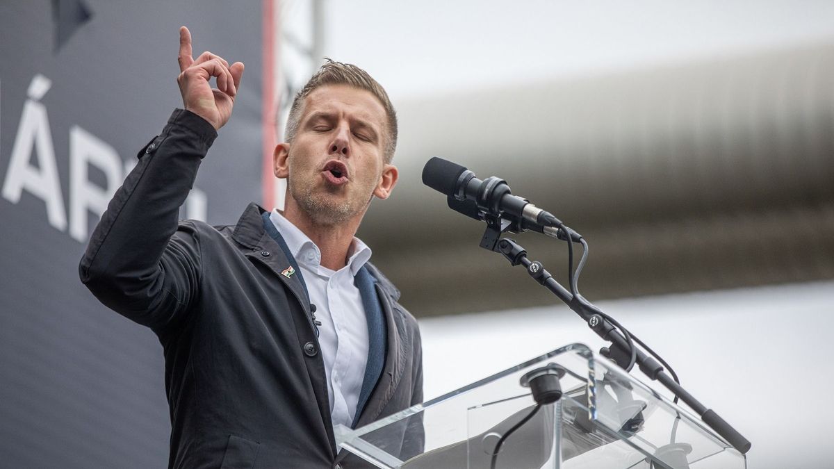 20241004 Budapest
A Tisza Párt tüntetése a közmédia épülete előtt.
fotó: Markovics Gábor (MG)
MW Bulvár
képen: Magyar Péter, a Tisza Párt elnöke