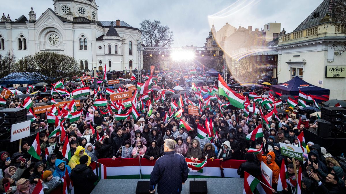 Orbán Viktor: Ha esik, ha fúj, én ott leszek – Ócsán folytatódik a kormányfő országjárása