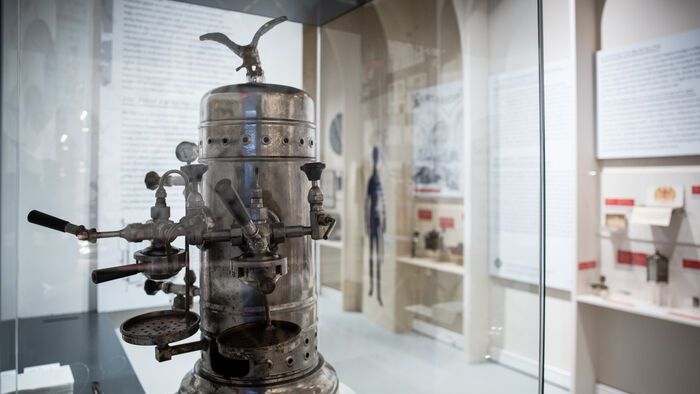 Fő a kávé kiállítás megnyitója