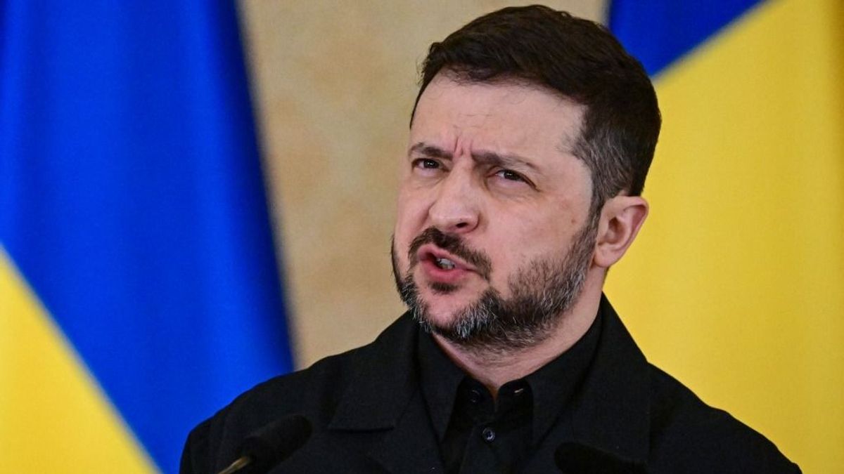 Drasztikusan romlik Zelenszkij támogatottsága