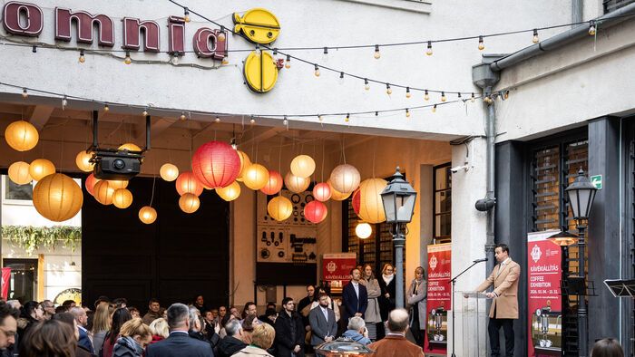 Fő a kávé kiállítás megnyitója