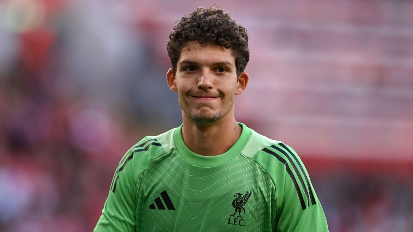 Pécsi Ármin a Liverpool felnőttcsapatának kispadján is ült már