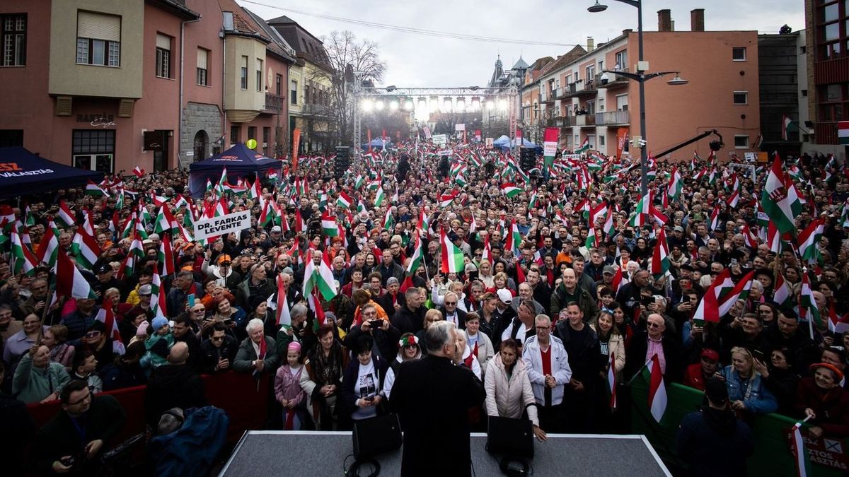 Változatlan a Fidesz előnye, a Medián mintha egy alternatív valóságban mérne