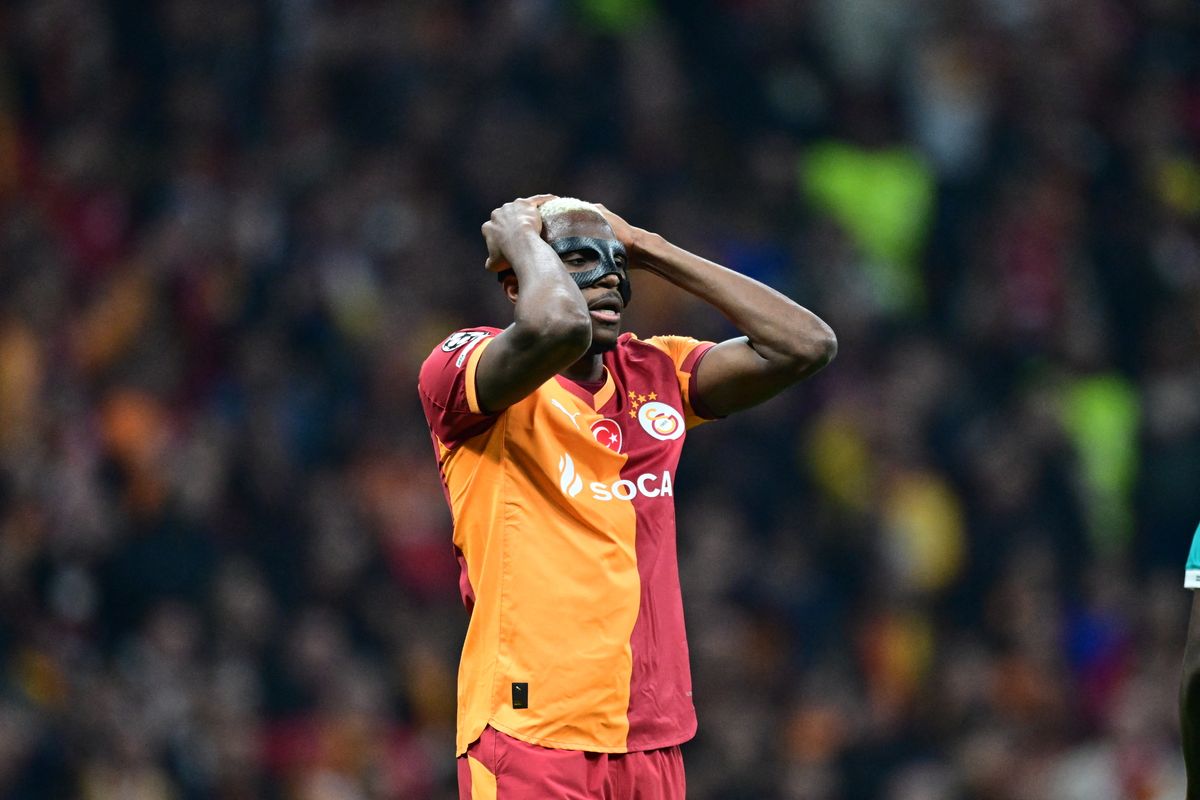 Victor Osimhen a fejét fogja, a Galatasaray az ő góljával akár kettővel is vezethetett volna, ha a partjelző nem int lest