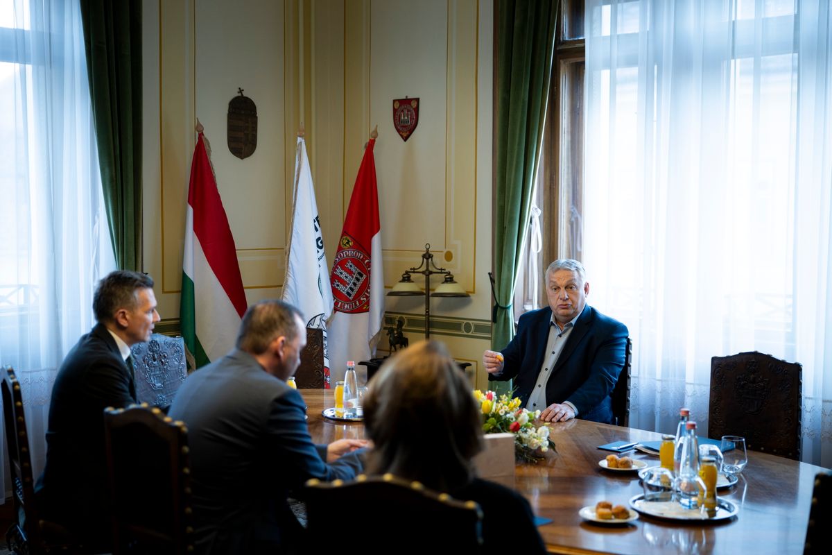 Orbán Viktor közösségi oldalán üzent az ukrán elnöknek