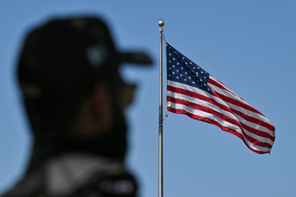 Irán éjszaka dróntámadást indított, az Egyesült Államok dubaji konzulátusának parkolóját érte a csapás (Fotó: AFP)