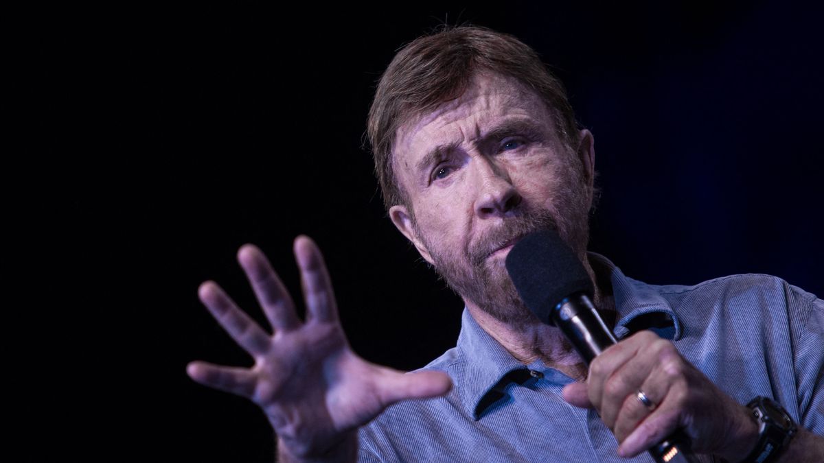 Chuck Norris makes a presentation during Baptista Aid charity event on Nov 24, 2018 at Papp László Arena in Budapest, Hungary. (Photo by Robert Szaniszló/NurPhoto) (Photo by Robert Szaniszlo / NurPhoto via AFP)