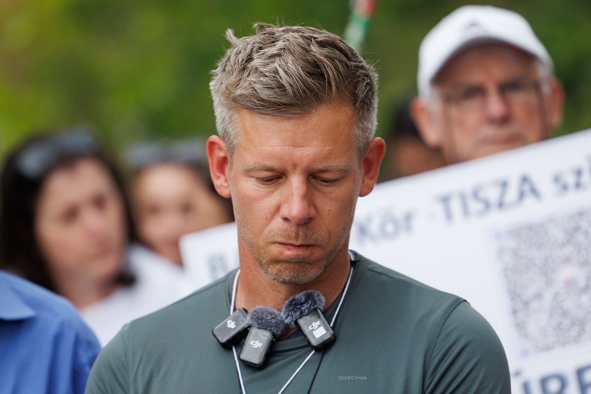 20250520 Ecsegfalva
Magyar Péter, a Tisza Párt elnöke az Egymillió lépés a békéért és a nemzeti összefogásért elnevezésű országjáráson. A menet során mintegy 300 kilométert tesznek meg Nagyváradig, ami az országjárás célállomása lesz.
Fotó: Hatlaczki Balázs HB
MW
A képen: Magyar Péter gyaloglása Ecsegfalva közelében