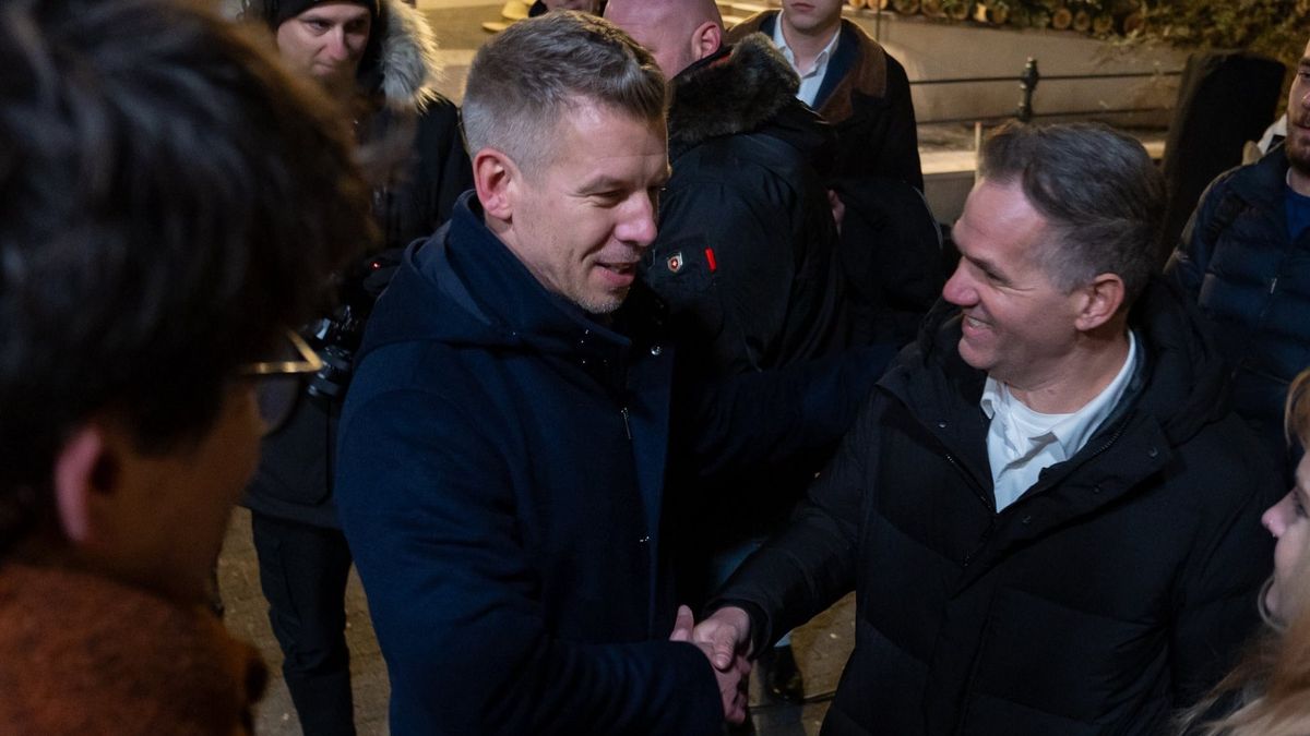 Nagyüzem a Tisza Pártnál: Rengeteg élelmiszercsomaggal vásárolnának szavazatot Magyar Péterék