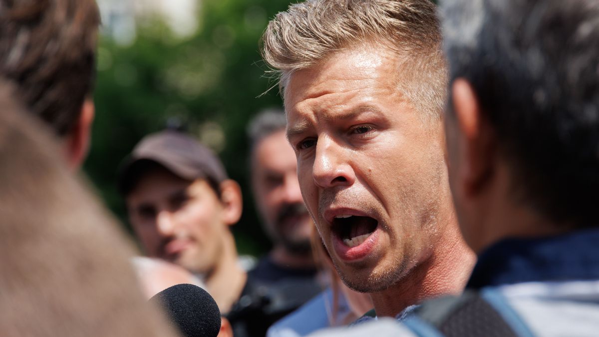 20250514 Budapest
Magyar Péter, a Tisza Párt elnöke az Egymillió lépés a békéért és a nemzeti összefogásért elnevezésű országjáráson. A menet során mintegy 300 kilométert tesznek meg, és a tervek szerint jövő vasárnap érkeznek Nagyváradra, ami az országjárás célállomása lesz.
fotó: Hatlaczki Balázs (HB)
MW