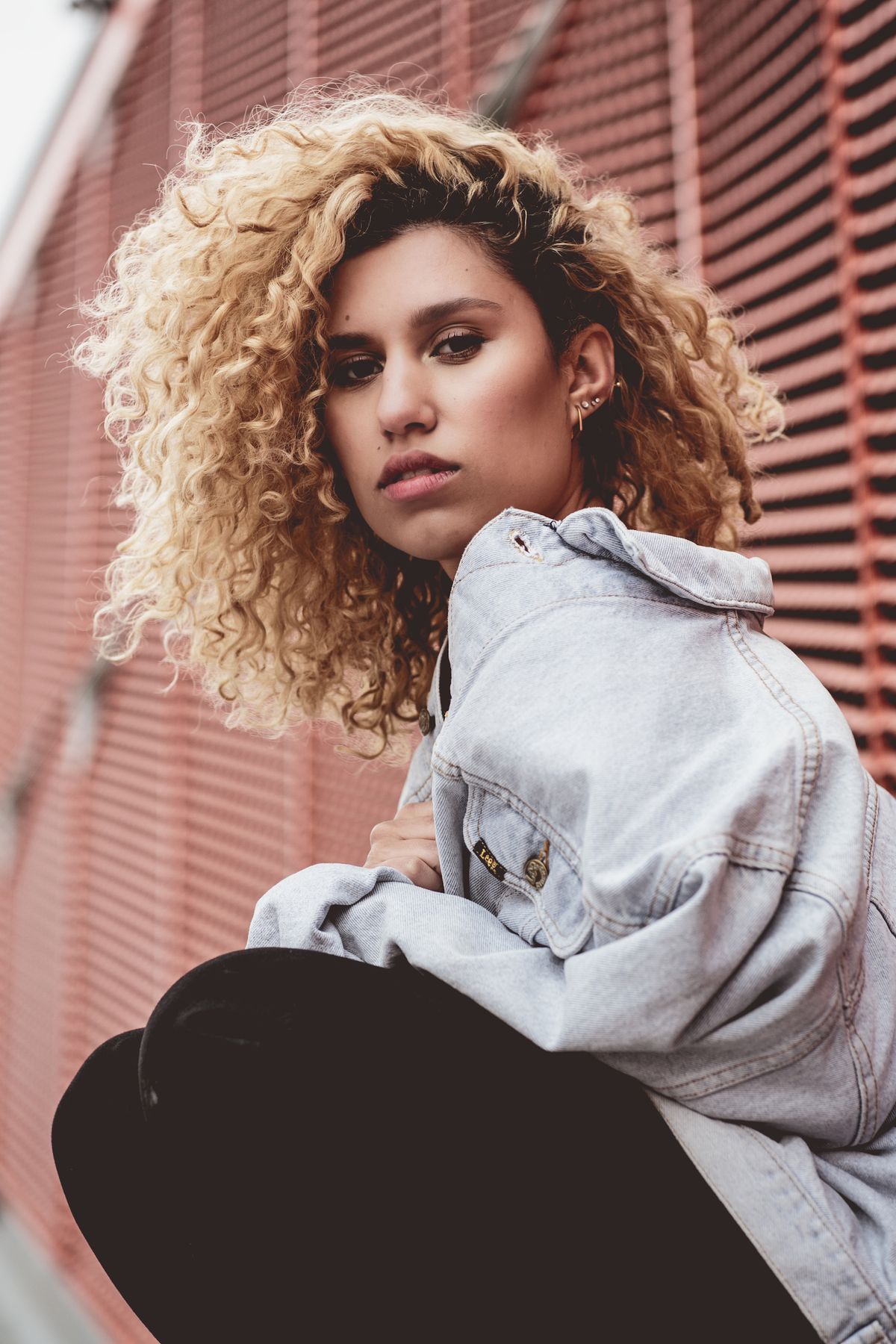 Megalázták, abúzálták, semmibe vették, aztán Raye meghódította a zeneipart