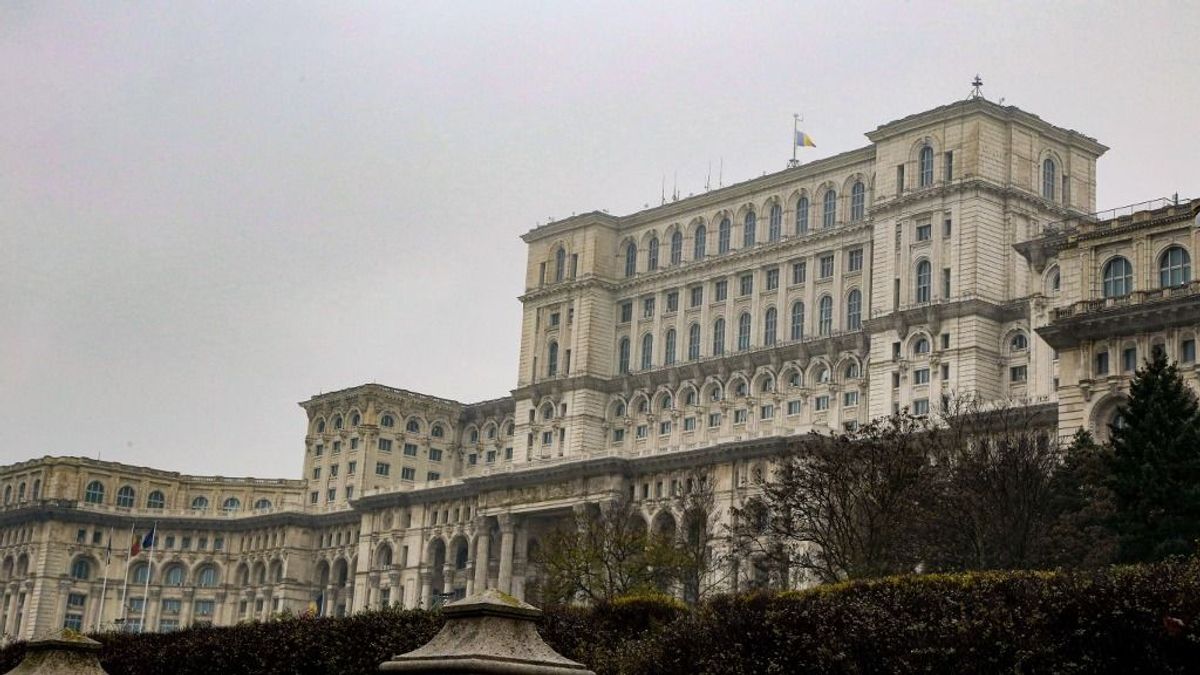 Óriási tüntetések zajlanak tömeges leépítések miatt Romániában