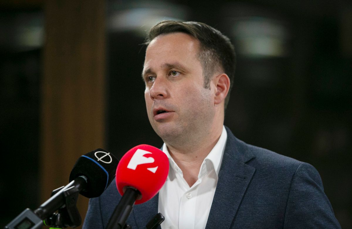 Soltvadkert, 2025. november 18.
Dömötör Csaba, a Fidesz európai parlamenti képviselője sajtótájékoztatót tart a kormánypártok országjárásának fóruma előtt Soltvadkerten 2025. november 18-án.
MTI/Bús Csaba