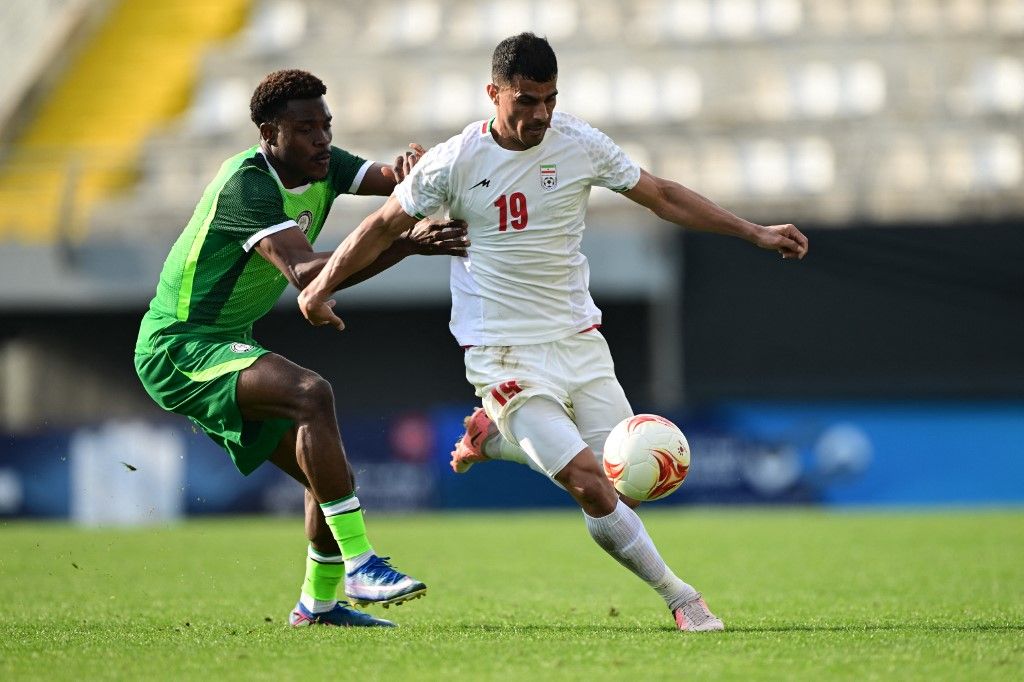 A forma még nem az igazi, de Irán labdarúgó-válogatottja készül a világbajnokságra. A játékosok a Nigéria elleni meccsen megemlékeztek a lányiskola halott gyerekeiről