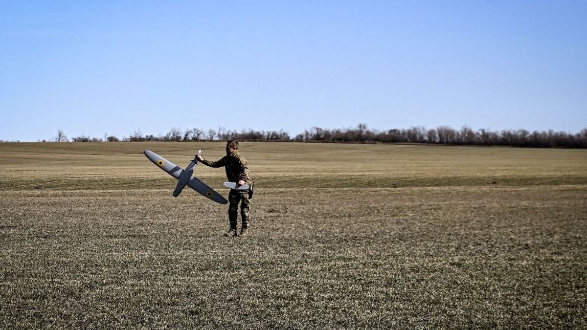 Több mint 100 otthont, és óvodát ért ukrán dróntámadás + videó