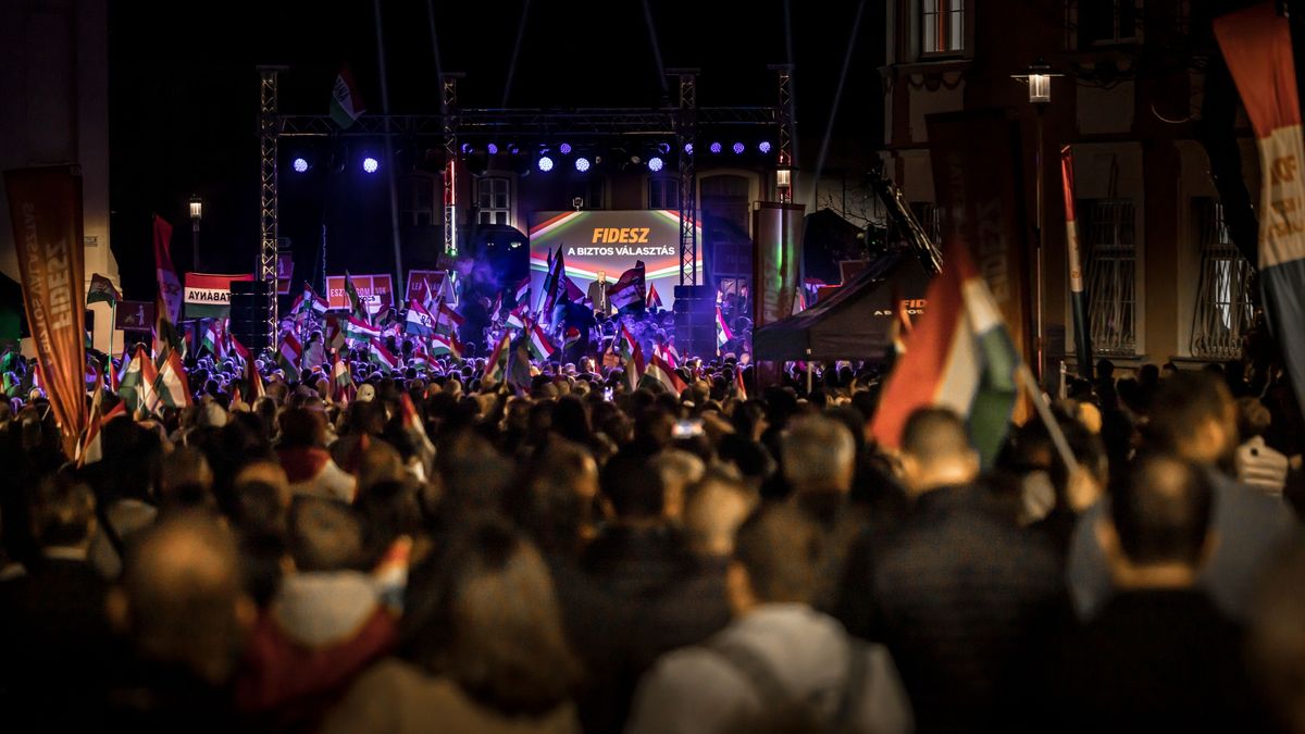 Orbán Viktor: Ha marad a nemzeti kormány, Magyarország biztonságban lesz + videó