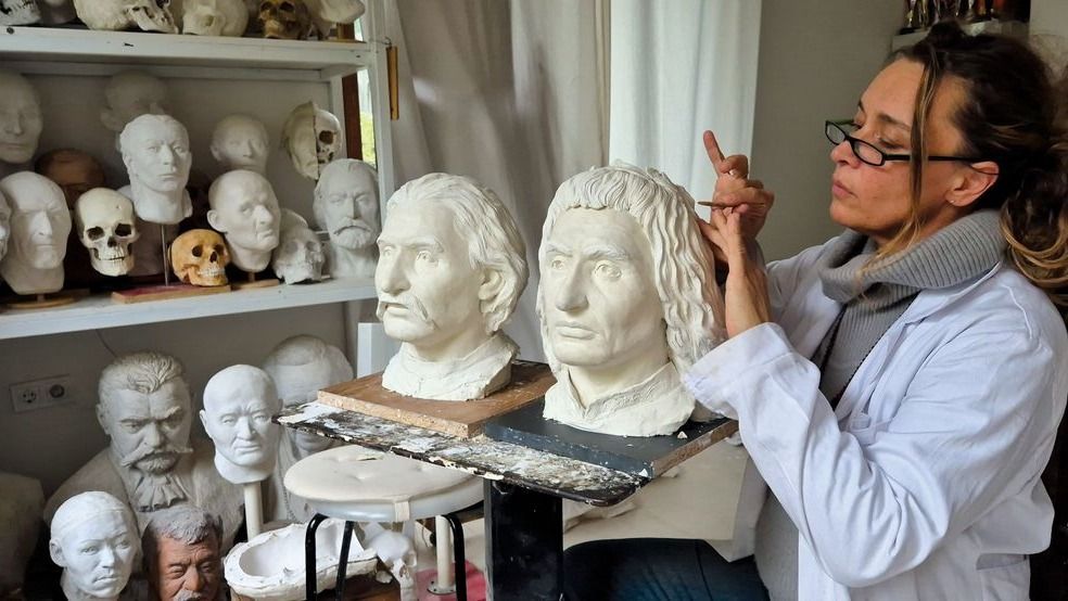 Gábor Emese a Hunyadiak arcrekonstrukcióján dolgozik. forrás: Mandiner