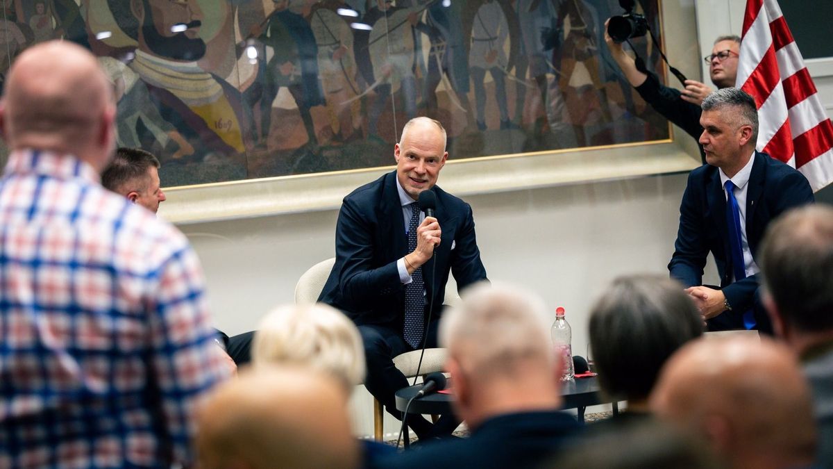 Szalay-Bobrovniczky Kristóf: Épségben hazaért a magyarokért indult első mentesítő járat Jordániából + videó