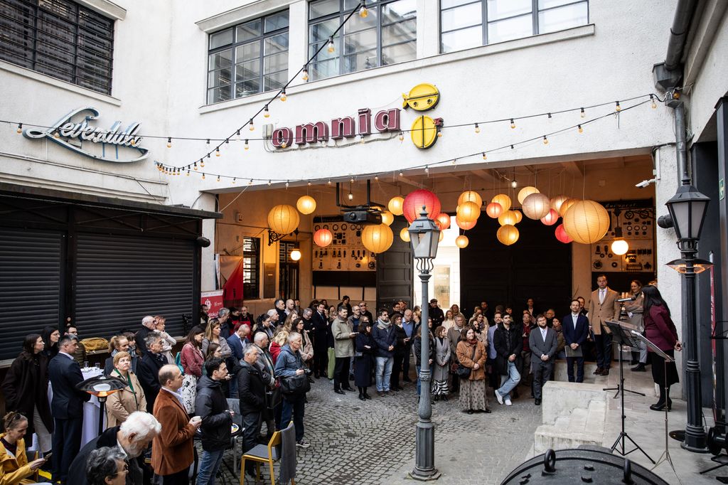 Fő a kávé kiállítás megnyitója