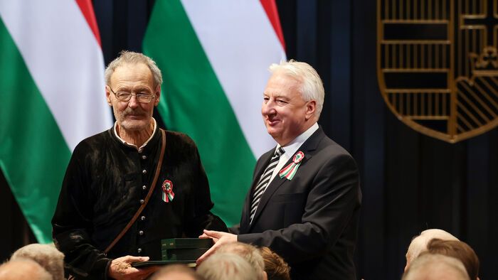 Állami kitüntetéseket adott át Semjén Zsolt a Karmelita kolostorban