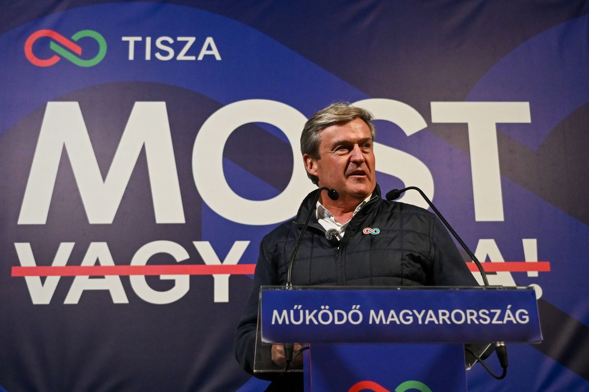 Székesfehérvár, 2026. március 11.
Kapitány István, a Tisza Párt gazdaságfejlesztési és energetikai vezetője beszédet mond a párt országjárása keretében tartott székesfehérvári fórumon 2026. március 11-én.
MTI/Illyés Tibor