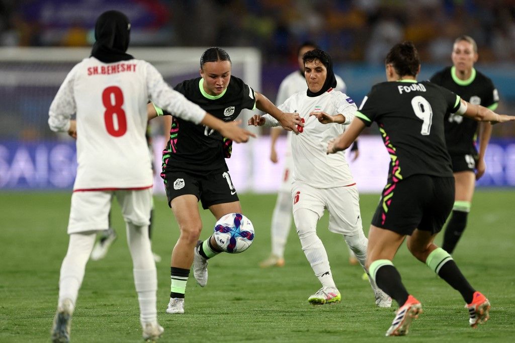 Az iráni női válogatott az pályán nem alkotott maradandót az Ázsia-kupán. A csapat két főt leszámítva hazaérkezett