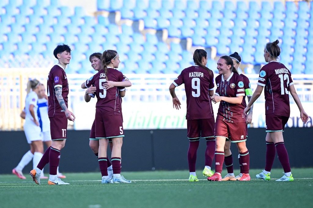 Belarus players gather at the end of the Womens Nations League football match between Finland and Belarus at the Silvio Piola Stadium in Novara, Italy, on April 4, 2025. The match is played behind closed doors on neutral ground. (Photo by Piero CRUCIATTI / AFP)