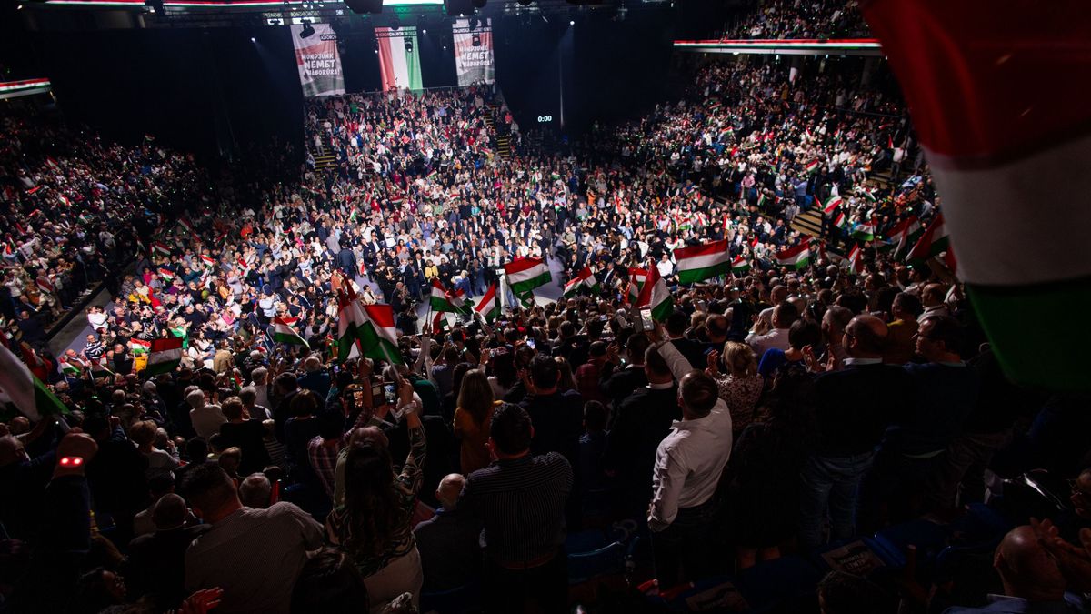 Nem pártalapon, hanem nemzeti alapon vezeti az országot Orbán Viktor + videó