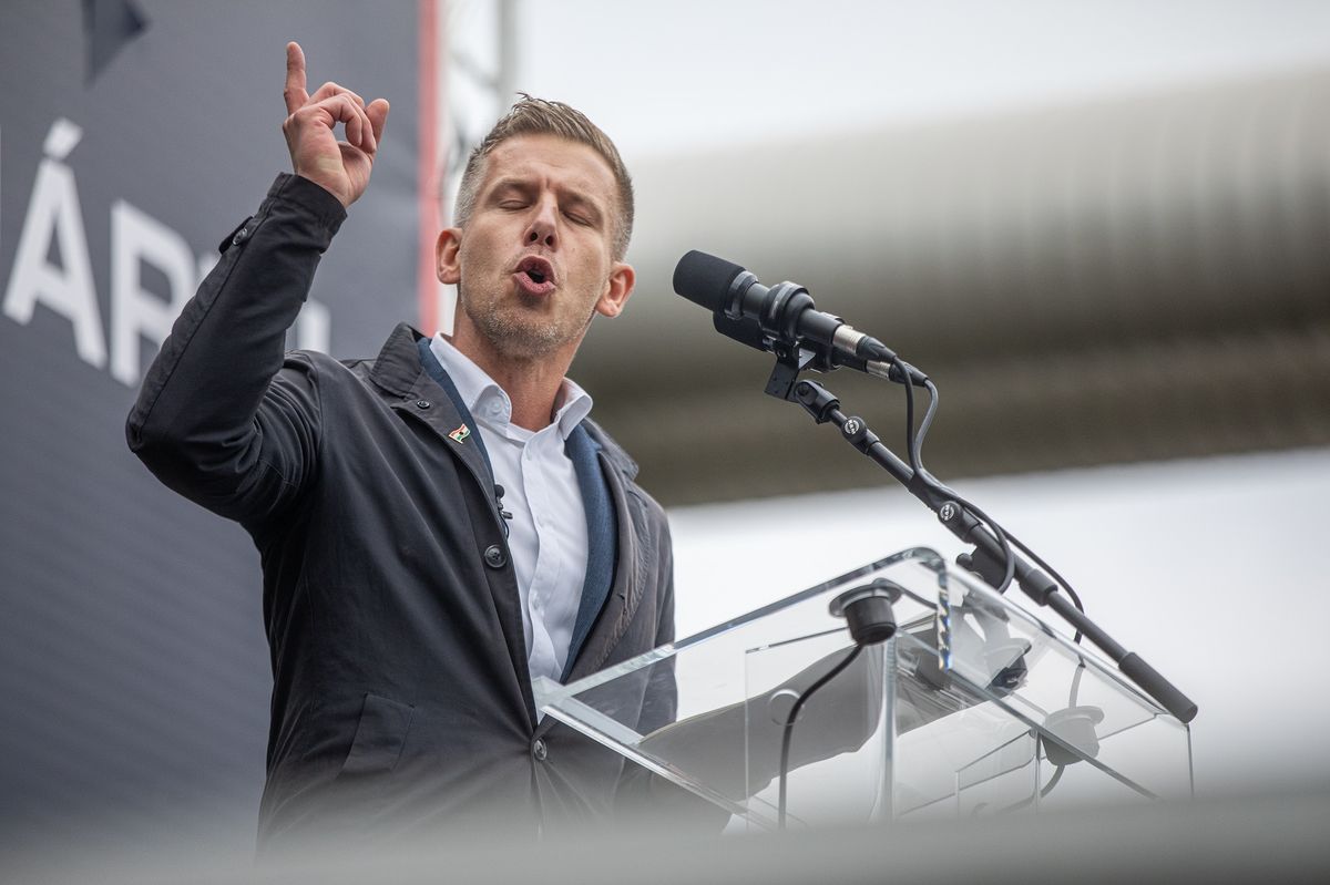 20241004 Budapest
A Tisza Párt tüntetése a közmédia épülete előtt.
fotó: Markovics Gábor (MG)
MW Bulvár
képen: Magyar Péter, a Tisza Párt elnöke