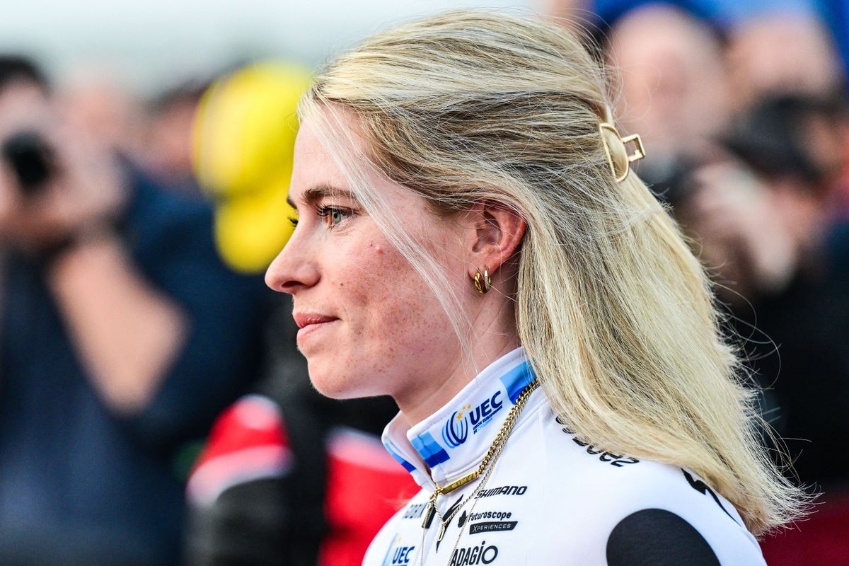 Míg Tadej Pogacar újra nyert, Demi Vollering pórul járt: a Strade Bianche női címvédője is tagja volt annak a csoportnak, amely eltévedt