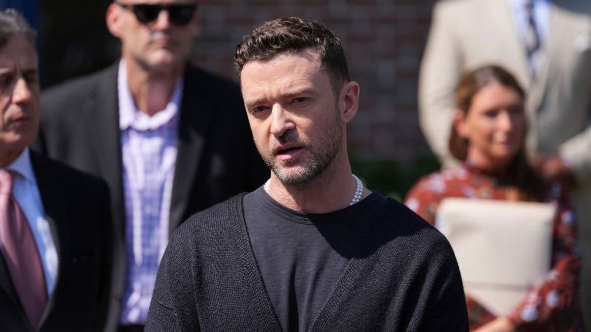 Kikerült a videó: az ittas Justin Timberlake botladozott a rendőri teszten, a szondát is megtagadta