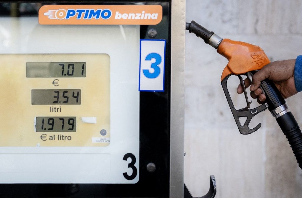 üzemanyagárak, Az autósok megrohanták azokat a töltőállomásokat, ahol a legolcsóbb volt az üzemanyag