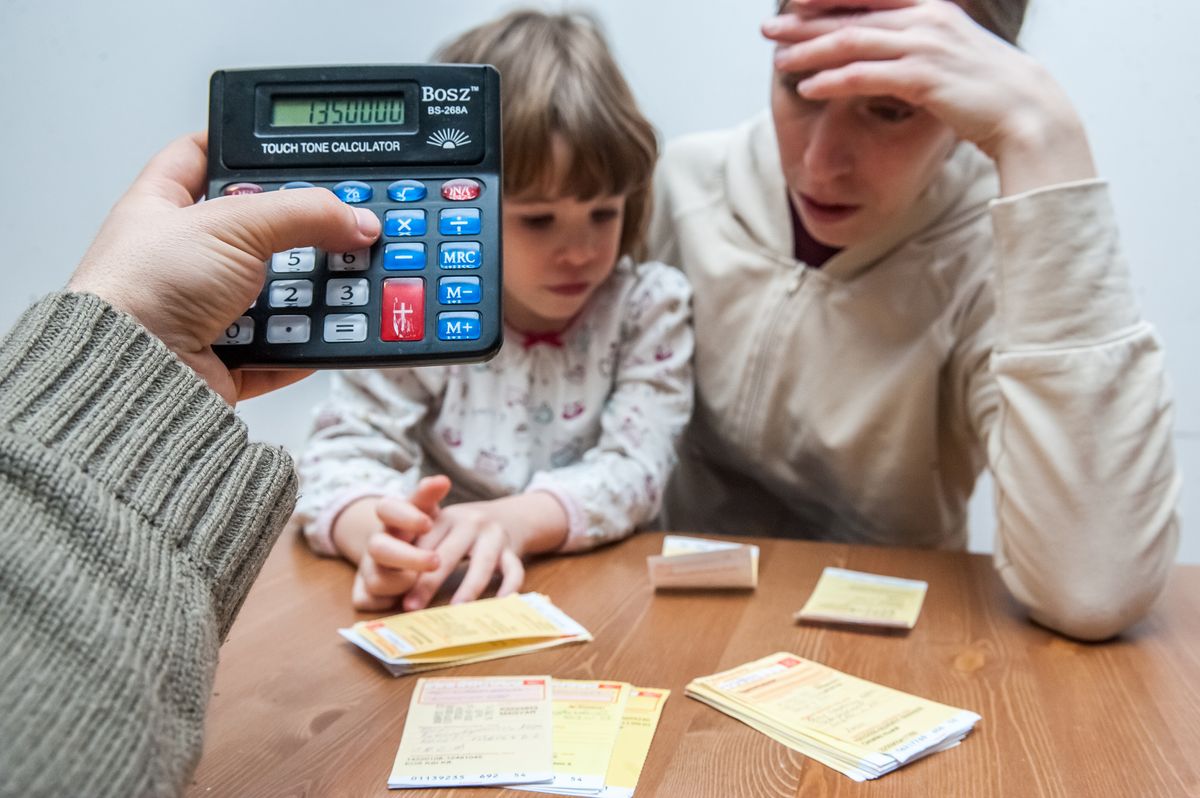 rezsi, Családi csődvédelem, csőd, hitel, devizahitel, rezsi, rezsicsökkentés, számla, csekk,