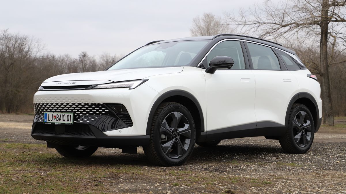 Titokzatos idegen a császárok egykori városából - BAIC X55 menetpróba (top5)