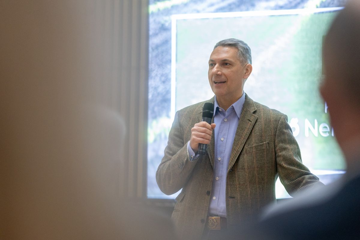 Mezőhegyes, 2026. február 20.
Lázár János építési és közlekedési miniszter, a Jövő Nemzedék Földje Alapítvány kuratórium elnöke beszédet mond az AgroMOVE - Merre tovább a szántóföldön címmel rendezett konferencián a Nemzeti Ménesbirtok és Tangazdaság Zrt. rendezvényházában Mezőhegyesen 2026. február 20-án.
MTI/Rosta Tibor