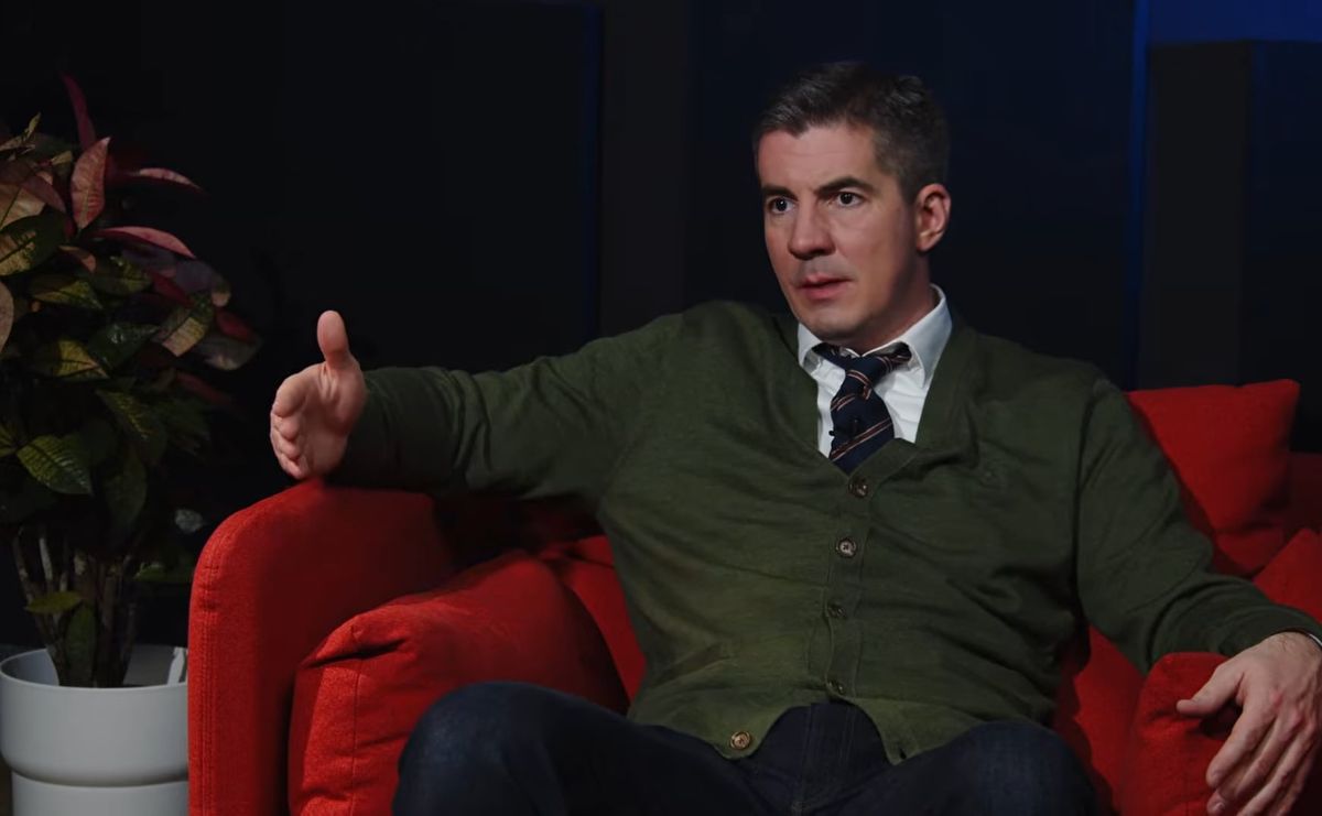 Kocsis Máté szerint már több mint két évtizede ismeri személyesen a Tisza Párt elnökét, aki mindig is egy kétszínű ember volt és nem érdekelte semmi más, csak a saját meggazdagodása (Forrás: Youtube)