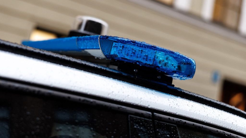 12 February 2026, Bavaria, Munich: The blue light can be seen on an Austrian police vehicle on the sidelines of the Munich Security Conference in Munich (Bavaria, Germany) on February 12, 2026. The Austrian Federal Police is an armed, uniformed guard force under the direction of the Ministry of the Interior, which ensures security, order and law enforcement throughout Austria. The 62nd Munich Security Conference (MSC) will take place from February 13 to 15, 2026 at the Hotel Bayerischer Hof in Munich. (patrol car, symbolic image, symbolic photo, illustration, symbolic photo, illustrative photo, theme image, general image, theme photo) Photo: Matthias Balk/dpa (Photo by MATTHIAS BALK / dpa Picture-Alliance via AFP)