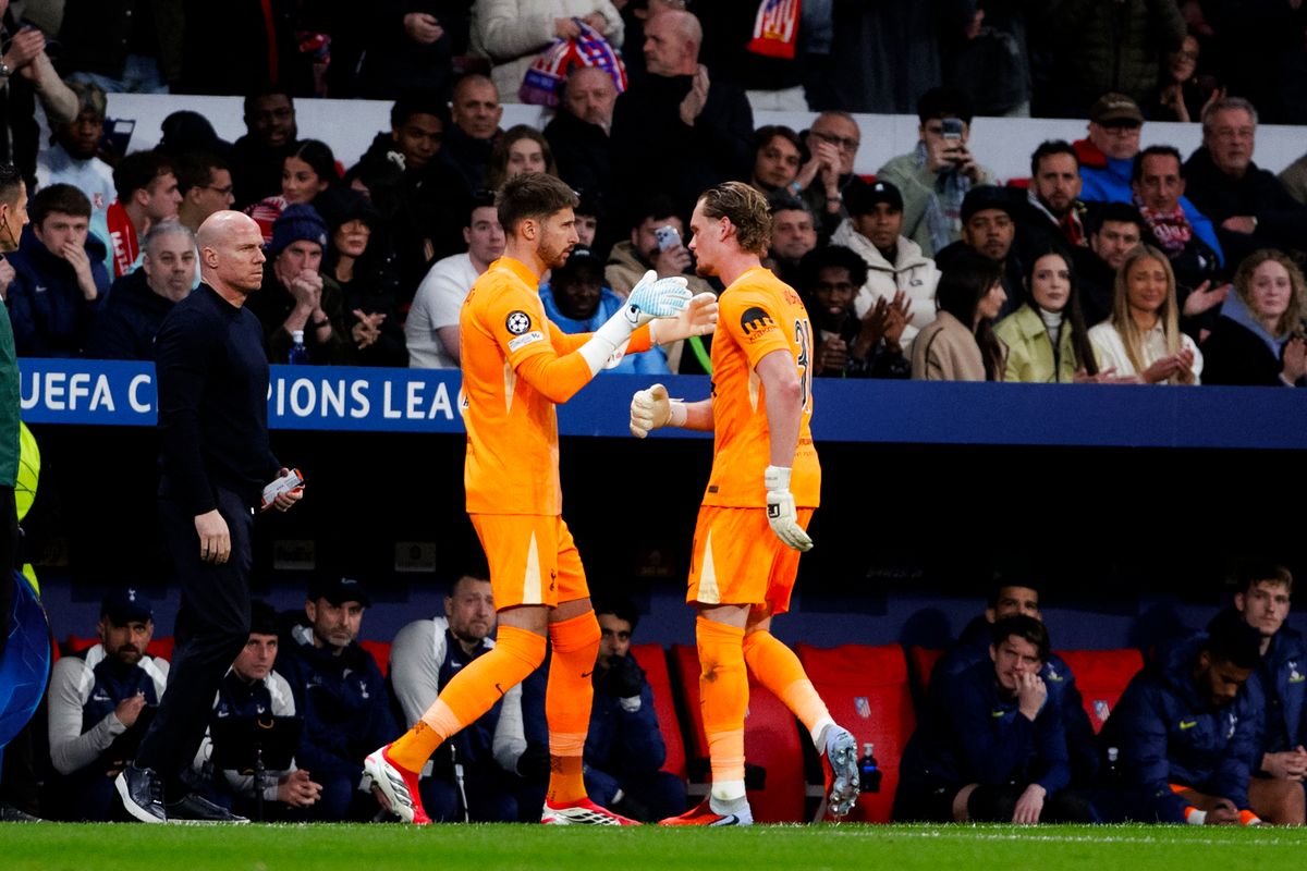 Antonín Kinsky (jobbra) rémes BL-debütálása: a Tottenham már a mérkőzés elején kapust cserélt az Atlético Madrid otthonában