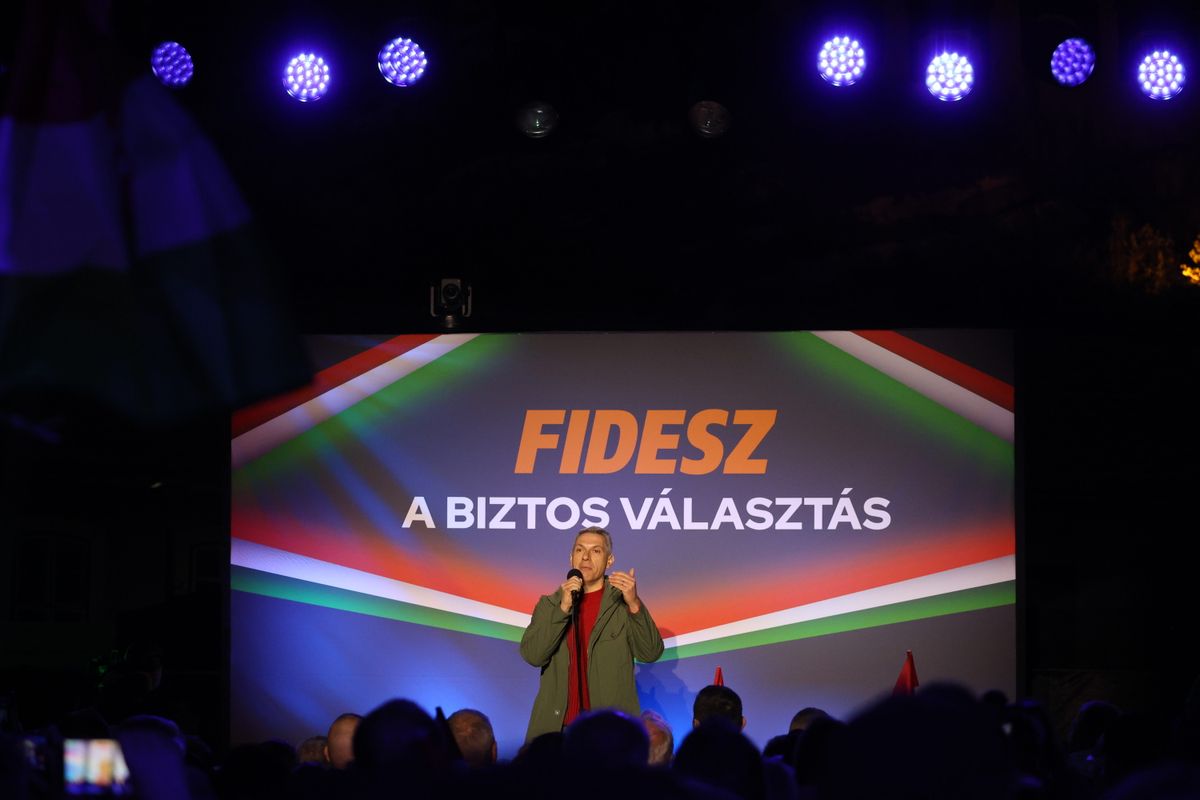 Orbán Viktor országjárás Esztergom
kampány
választás
Lázár János