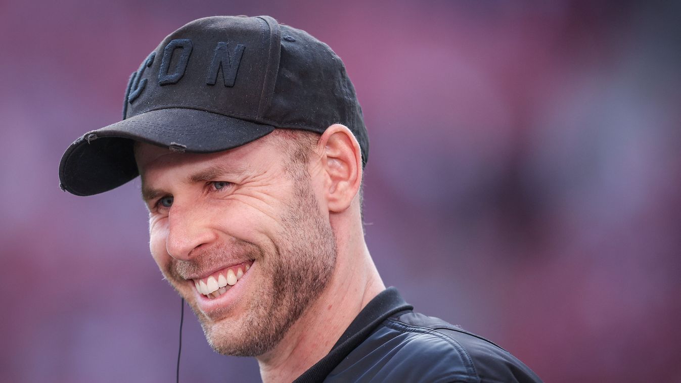 Gulácsi Péter
Leipzig's Hungarian goalkeeper #01 Peter Gulacsi smiles prior to the Bundesliga football match between RB Leipzig and Augsburg in Leipzig, eastern Germany, on March 7, 2026. (Photo by Ronny HARTMANN / AFP) / DFL REGULATIONS PROHIBIT ANY USE 
