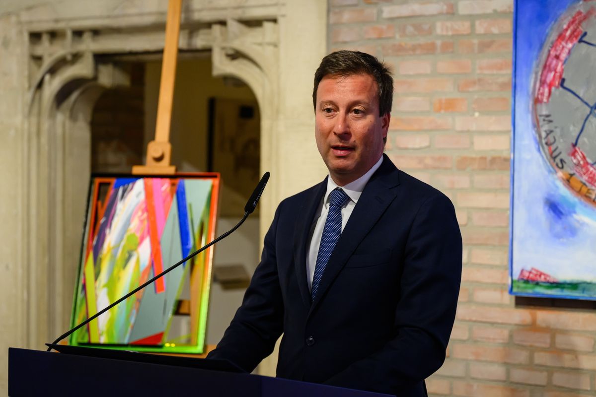 Székesfehérvár, 2026. március 10.Palotai Dániel, az MNB nemzetközi kapcsolatokért felelős alelnöke a jegybanki műgyűjtemény letétbe helyezéséről tartott sajtótájékoztatón a székesfehérvári Új Magyar Képtárban 2026. március 10-én. A Magyar Nemzeti Bank (MNB) a tulajdonában lévő, 1422 kortárs műalkotásból álló gyűjteményét letétbe helyezi egy fővárosi és 29 vidéki múzeumnál, a székesfehérvári Szent István Király Múzeumba 55 műtárgy kerül.MTI/Vasvári Tamás